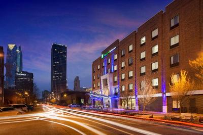 Holiday Inn Express and Suites Oklahoma City Dwtn