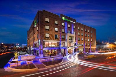 Holiday Inn Express and Suites Oklahoma City Dwtn