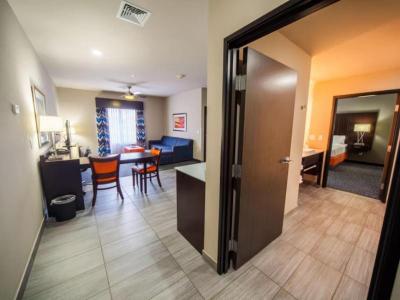 Holiday Inn Express and Suites Oklahoma City South