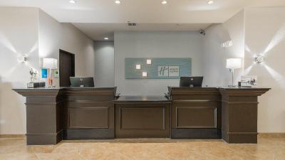Holiday Inn Express and Suites Oklahoma City NW Qu