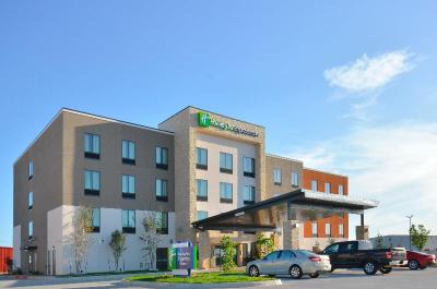 Holiday Inn Express and Suites Oklahoma City Mid A