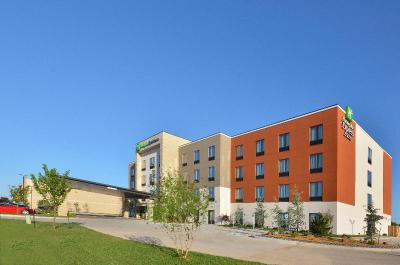 Holiday Inn Express and Suites Oklahoma City Mid A