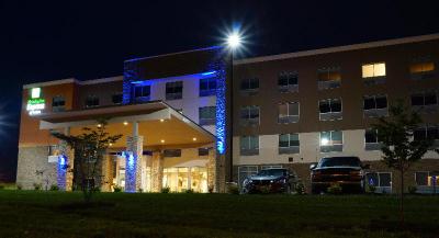 Holiday Inn Express and Suites Omaha Millard Area
