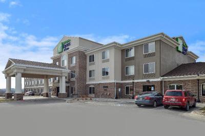 Holiday Inn Express and Suites Omaha West