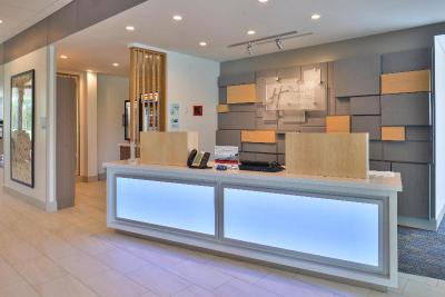 Holiday Inn Express and Suites Omaha Airport