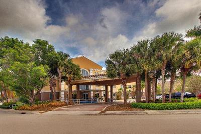 Holiday Inn Express and Suites West Palm Beach Met