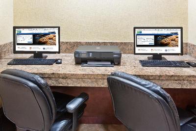 Holiday Inn Express and Suites Portland Jantzen Be