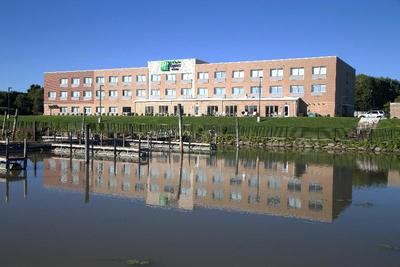 Holiday Inn Express and Suites Port Huron
