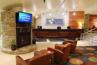 Holiday Inn Express and Suites Pittsburgh West Gre