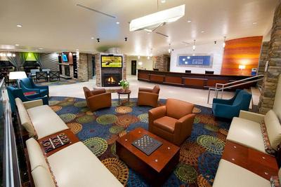 Holiday Inn Express and Suites Pittsburgh West Gre