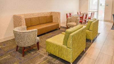 Holiday Inn Express and Suites Porterville