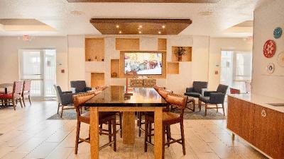 Holiday Inn Express and Suites Porterville