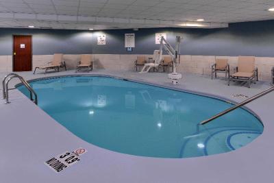 Holiday Inn Express and Suites Raleigh NE Medical