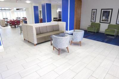 Holiday Inn Express and Suites Seguin