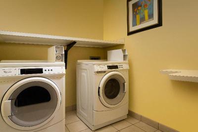 Holiday Inn Express and Suites San Antonio West Se