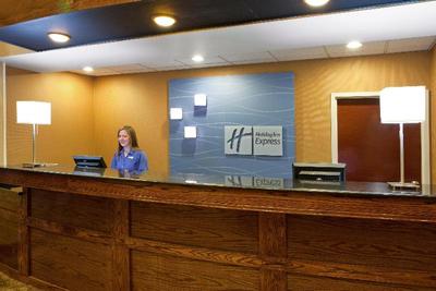 Holiday Inn Express and Suites Cleveland Streetsbo