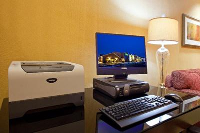 Holiday Inn Express and Suites Cleveland Streetsbo
