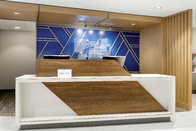 Holiday Inn Express and Suites Cleveland Streetsbo