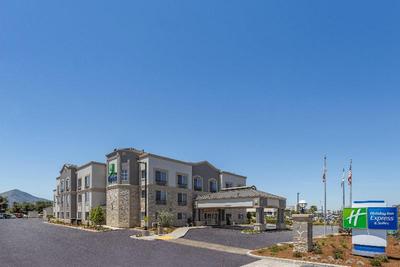 Holiday Inn Express & Suites San Jose Morgan Hill
