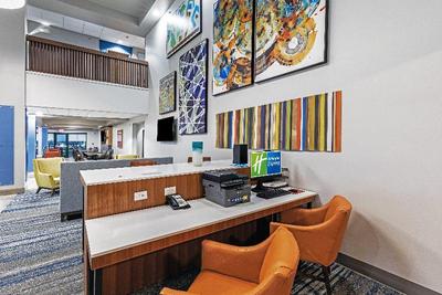 Holiday Inn Express and Suites Tulsa S Broken Arro