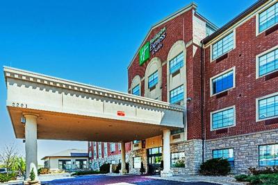 Holiday Inn Express and Suites Tulsa S Broken Arro