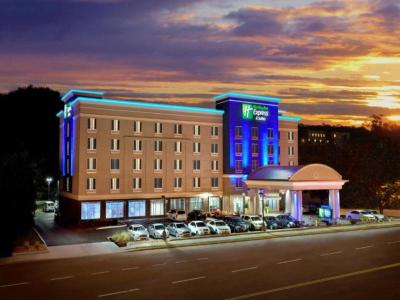 Holiday Inn Express and Suites Knoxville West Pape
