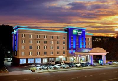 Holiday Inn Express and Suites Knoxville West Pape