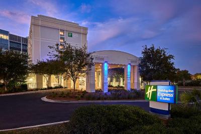 Holiday Inn Express Suites Charleston Dwtn West