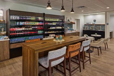 Holiday Inn Express Suites Charleston Dwtn West