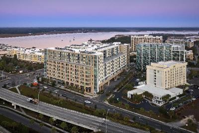 Holiday Inn Express Suites Charleston Dwtn West