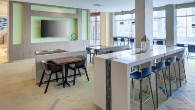 Holiday Inn Express & Suites Orlando at Seaworld