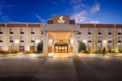 Comfort Suites Rensselaer near Fair Oaks