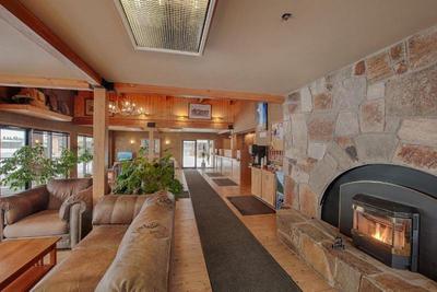 Brandin Iron Inn