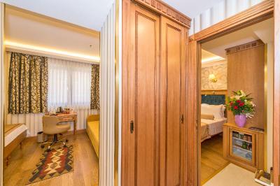 Aprilis Gold Hotel