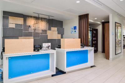 Holiday Inn Express Suites Siloam Springs