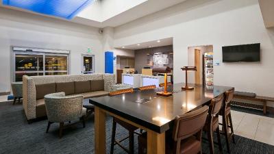 Holiday Inn Express & Suites Everett