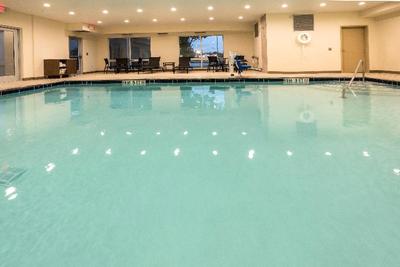 Holiday Inn Express Suites Commerce