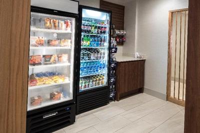 Holiday Inn Express Suites Commerce
