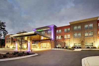 Holiday Inn Express Suites Charleston Ne Mt Pleasa