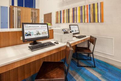Holiday Inn Express Suites Indianapolis Ne Noblesv