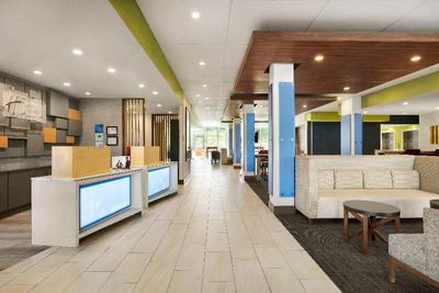 Holiday Inn Express Suites Salisbury