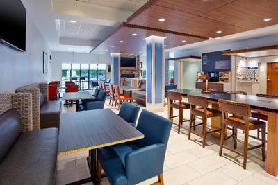 Holiday Inn Express Suites Rochester Webster