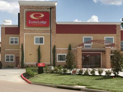 Econo Lodge Inn & Suites Willowbrook Mall