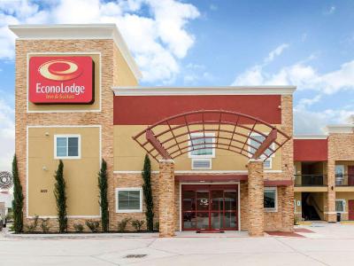 Econo Lodge Inn & Suites Willowbrook Mall