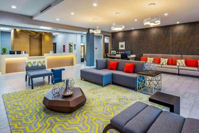Comfort Inn & Suites Houston I-45 North - IAH