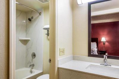 Red Roof Inn Houston East – I-10