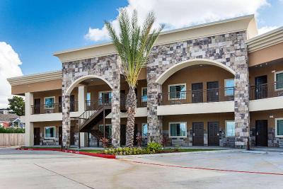 Econo Lodge Inn & Suites Desert Springs