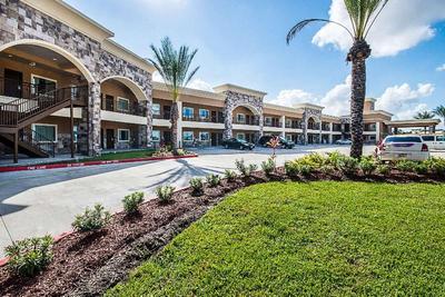Econo Lodge Inn & Suites Desert Springs