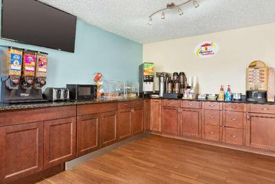 Super 8 by Wyndham Findlay