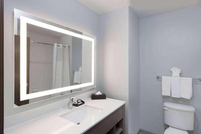 Days Inn & Suites by Wyndham Houston NW Cypress